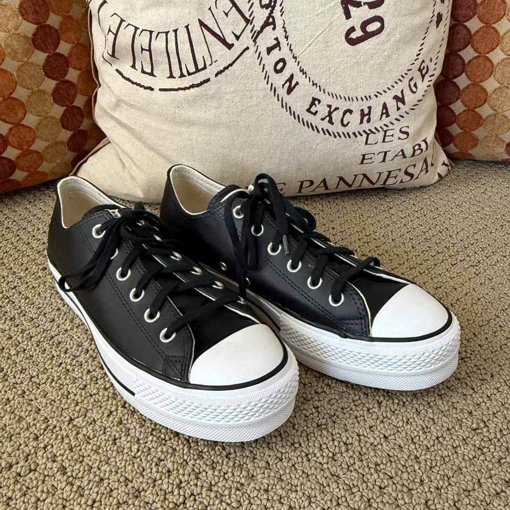 Converse All Star Black Leather Lift Chuck Taylor Sneakers Size 10